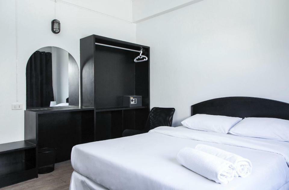 Crystal Hotel Hua Hin Buitenkant foto